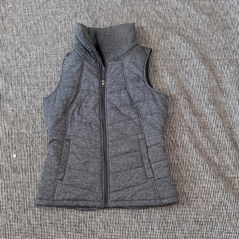 The North Face women’s sz small Gray Sleeveless Zip-Up Vest